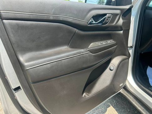 Used 2019 GMC Acadia SLT FWD image 10