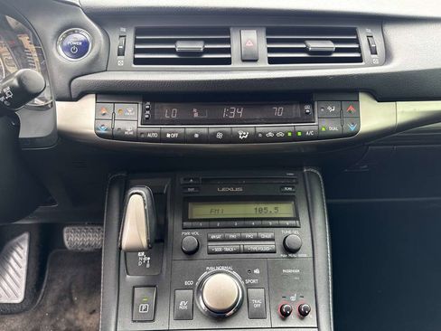 Used 2017 Lexus CT 200h FWD image 29