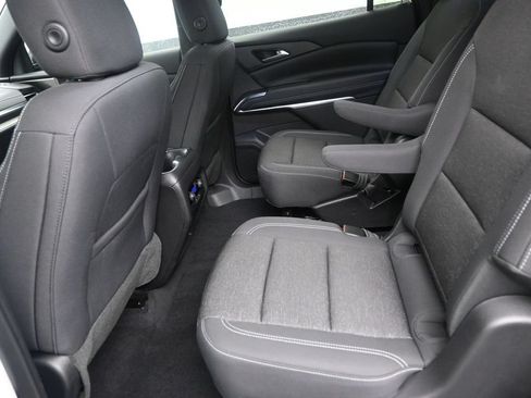 Used 2026 Chevrolet Traverse LT FWD image 15