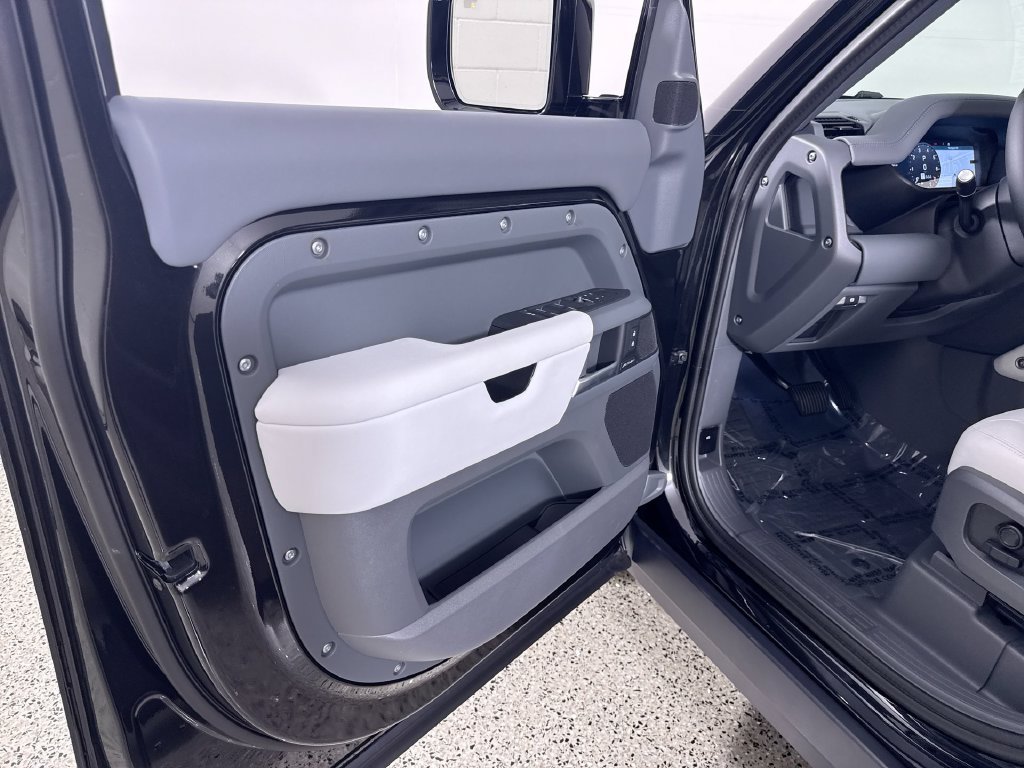 New 2026 Land Rover Defender 110 S AWD/4WD image 13