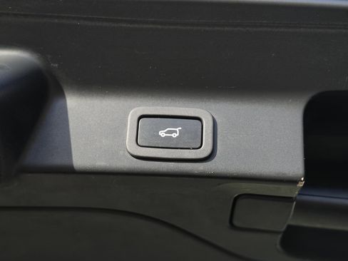 Used 2017 Jaguar F-PACE R-Sport image 16