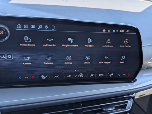 New 2026 Chevrolet Traverse LT image 13