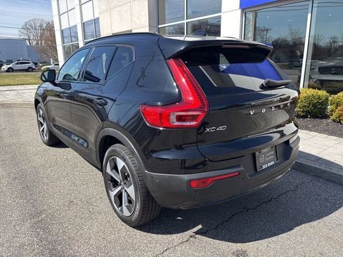 Used 2025 Volvo XC40 B5 Plus AWD/4WD image 3