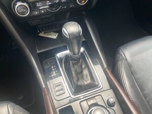 Used 2018 MAZDA MAZDA3 Touring FWD image 34