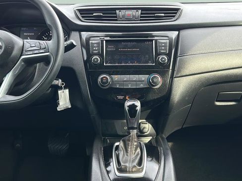 Used 2019 Nissan Rogue S image 19
