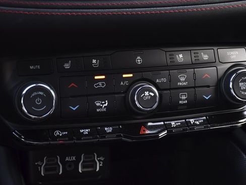 Used 2024 Dodge Durango GT RWD image 13