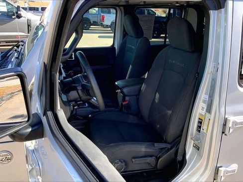 Used 2023 Jeep Gladiator Overland image 7