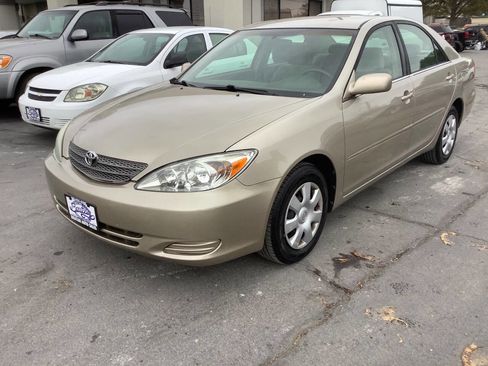 Used 2004 Toyota Camry LE image 2