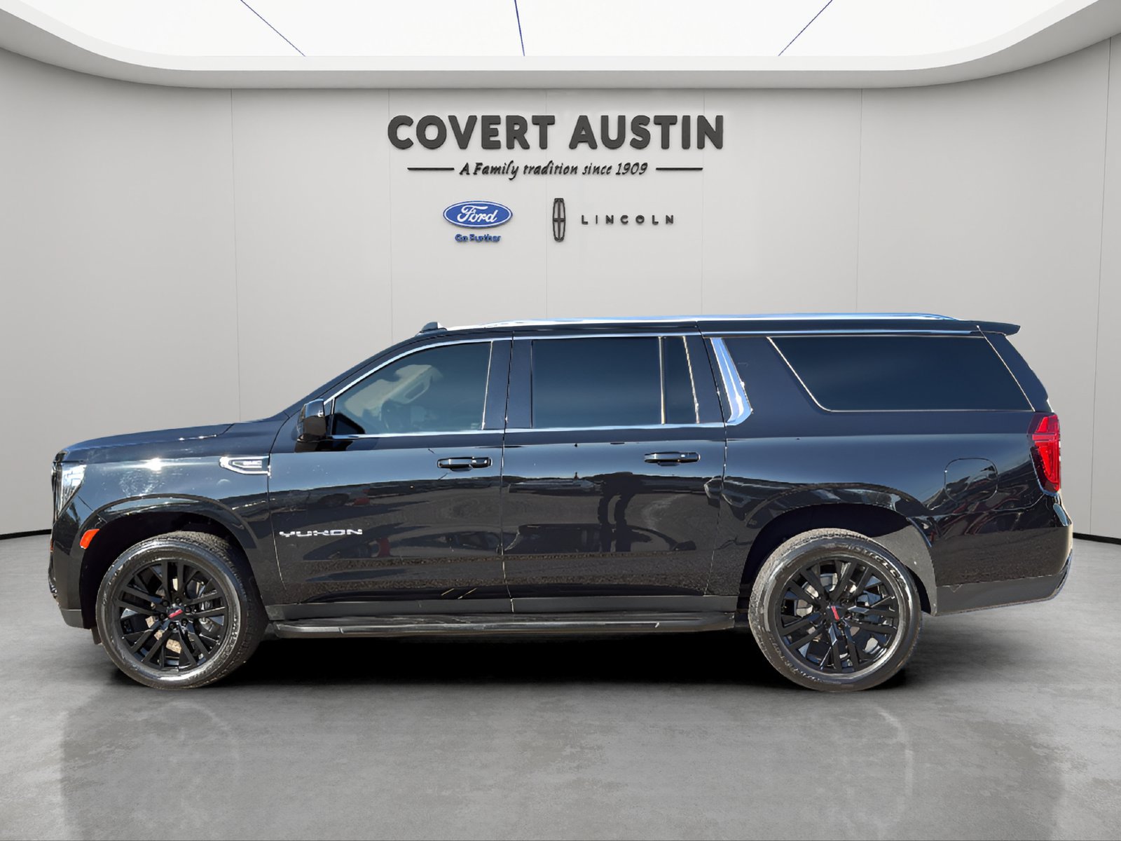 Used 2023 GMC Yukon XL SLE RWD image 1
