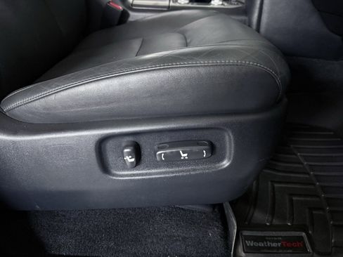 Used 2016 Toyota Land Cruiser image 30