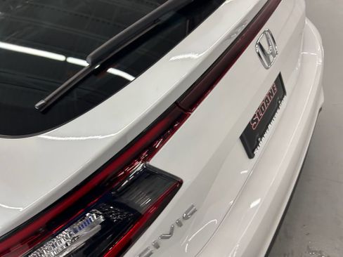 Certified 2024 Honda Civic EX-L image 17
