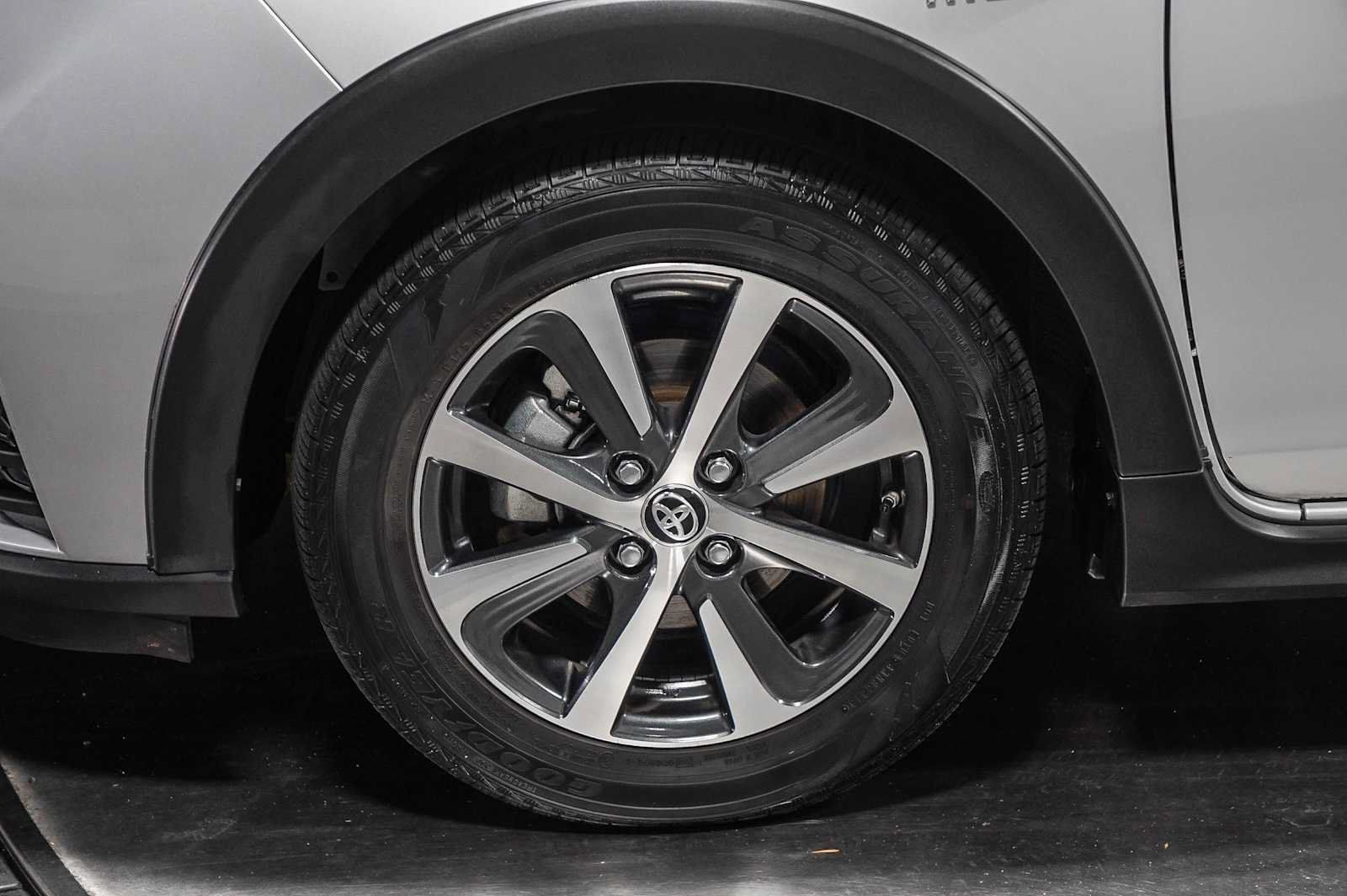 Certified 2019 Toyota Prius C FWD image 12