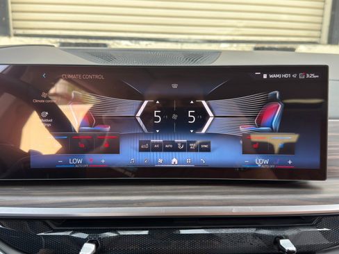 Used 2024 BMW X7 xDrive40i AWD/4WD image 28