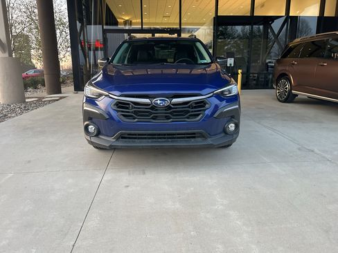 Used 2024 Subaru Crosstrek 2.5i Limited w/ Crosstrek Mirror Package image 2