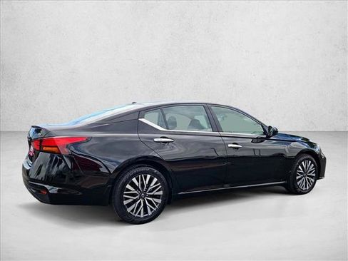 Used 2023 Nissan Altima 2.5 SV FWD image 8