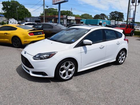 Used 2014 Ford Focus ST w/ Equipment Group 202A image 11