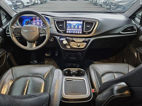 Used 2020 Chrysler Pacifica Touring-L Plus image 31