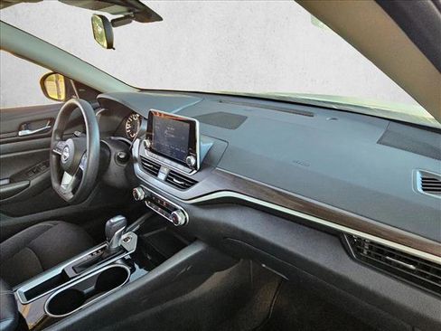 Used 2024 Nissan Altima 2.5 SV image 22