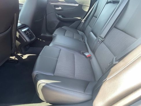 Used 2019 Chevrolet Impala LT FWD image 12