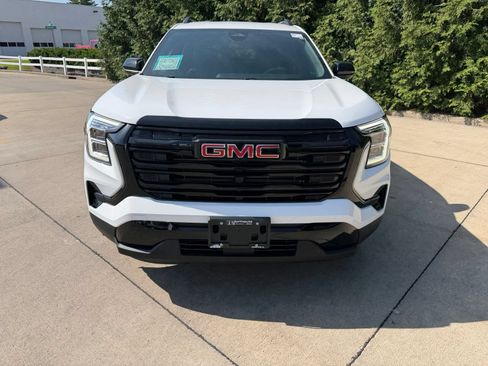 Used 2025 GMC Terrain Elevation w/ Elevation Premium Package AWD/4WD image 9