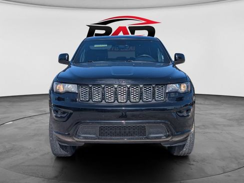 Used 2018 Jeep Grand Cherokee Altitude AWD/4WD image 7