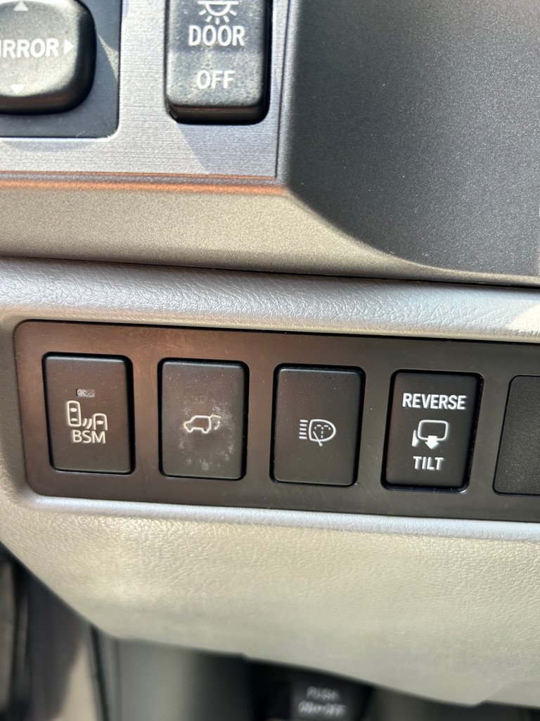 Used 2015 Toyota Sequoia Platinum RWD image 18
