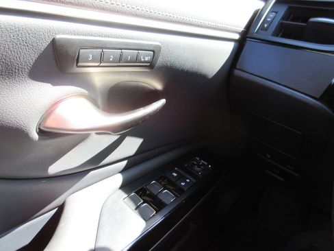 Used 2025 Lexus ES 350 w/ Premium Package FWD image 23