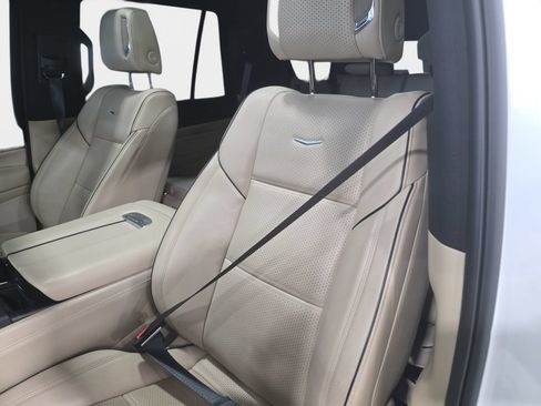 Used 2023 Cadillac Escalade Premium Luxury RWD image 25