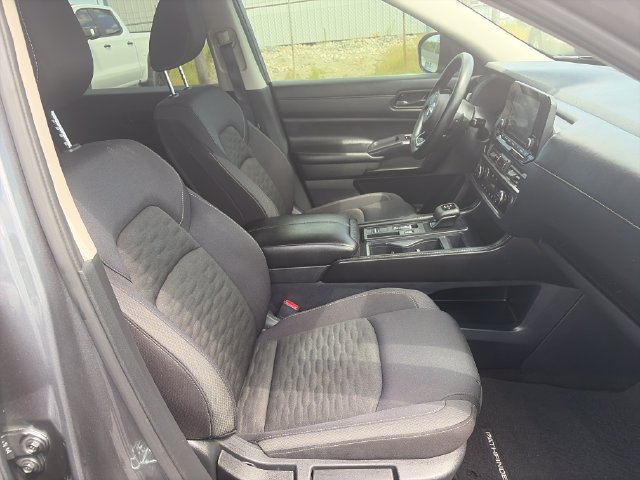 Used 2025 Nissan Pathfinder S FWD image 28