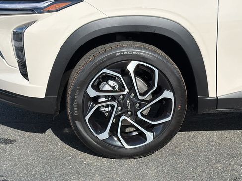 New 2026 Chevrolet Trax RS w/ Sunroof Package image 9