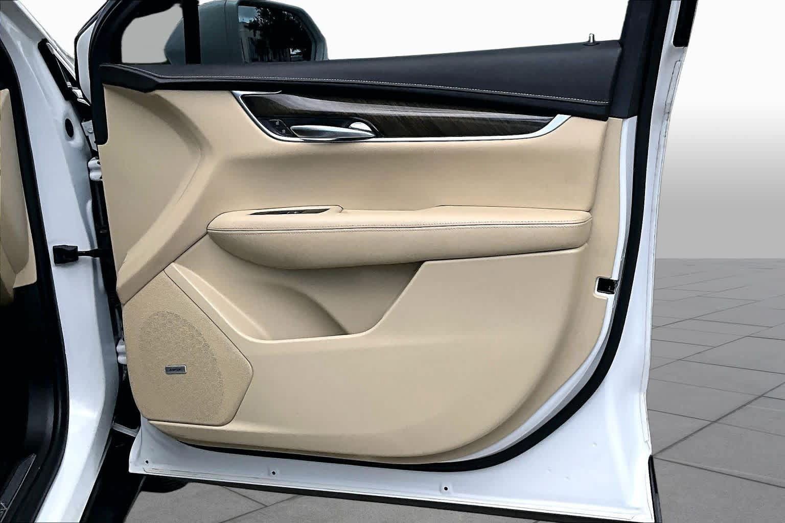 Used 2019 Cadillac XT5 FWD image 29