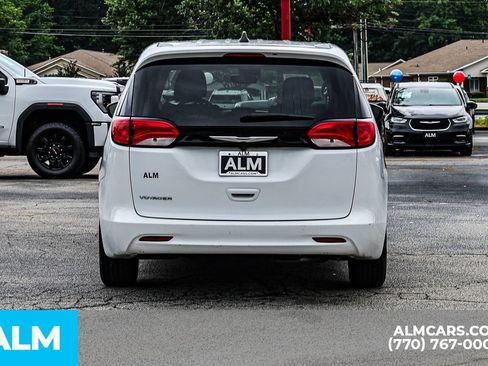 Used 2023 Chrysler Voyager LX FWD image 11