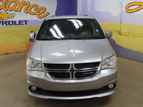 Used 2019 Dodge Grand Caravan SXT FWD image 3