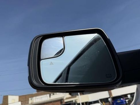 Used 2019 RAM 1500 Laramie AWD/4WD image 11