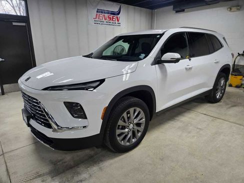 Certified 2025 Buick Enclave Preferred image 1