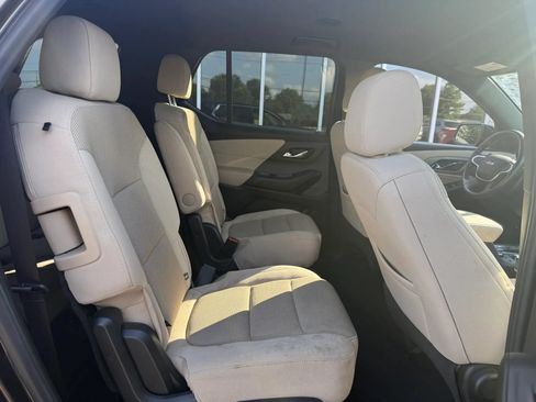 Used 2022 Chevrolet Traverse LT FWD image 15