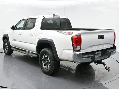 Used 2017 Toyota Tacoma TRD Off-Road image 5