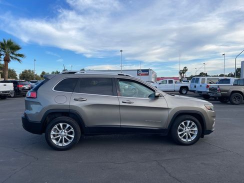 Used 2019 Jeep Cherokee Latitude w/ Popular Appearance Group FWD image 6