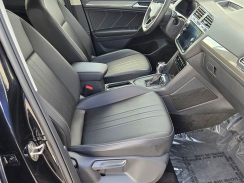 Used 2023 Volkswagen Tiguan SE image 19