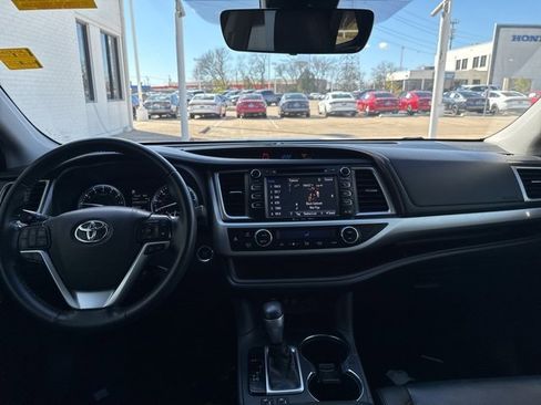 Used 2019 Toyota Highlander XLE image 9