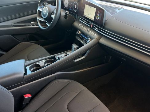 Used 2025 Hyundai Elantra SEL FWD image 15