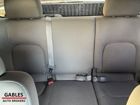 Used 2010 Nissan Frontier SE image 19