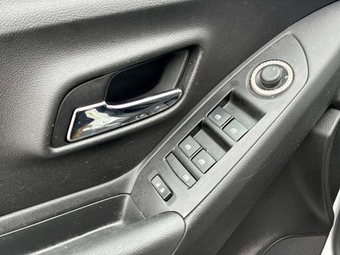 Certified 2020 Chevrolet Trax LS w/ Tint and Cruise Package image 22