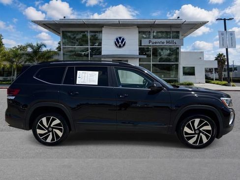 Certified 2024 Volkswagen Atlas SE w/ Panoramic Sunroof Package FWD image 3