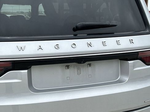 Used 2024 Jeep Wagoneer L Series II RWD image 7