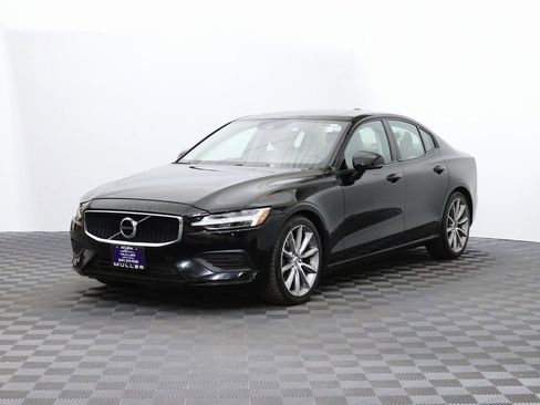 Used 2019 Volvo S60 T5 Momentum w/ Premium Package image 5