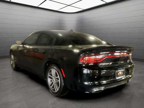 Used 2018 Dodge Charger GT image 3