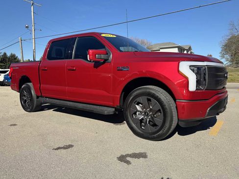 Used 2024 Ford F150 Lightning Lariat image 4