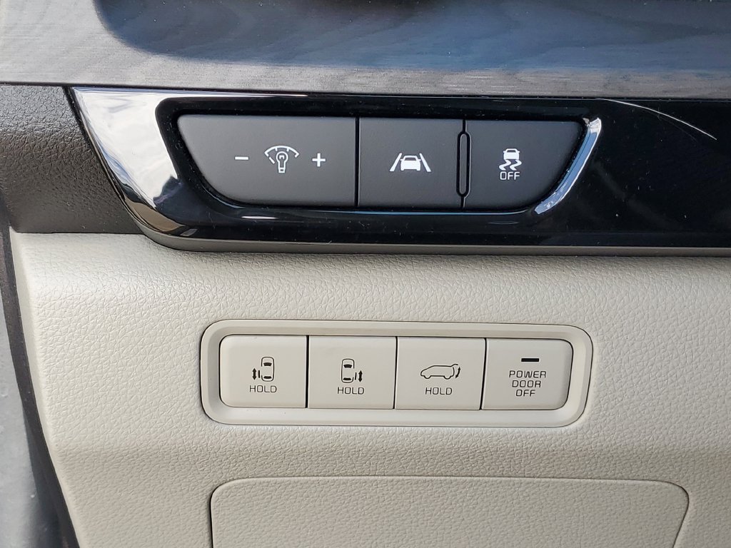 Used 2024 Kia Carnival EX FWD image 22