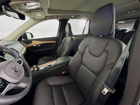 Used 2025 Volvo XC90 B6 Plus w/ Protection Package Premier image 5